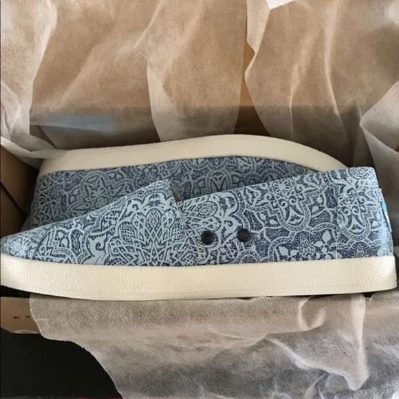 Women’s Toms size 8.5 - Picture 1 of 3